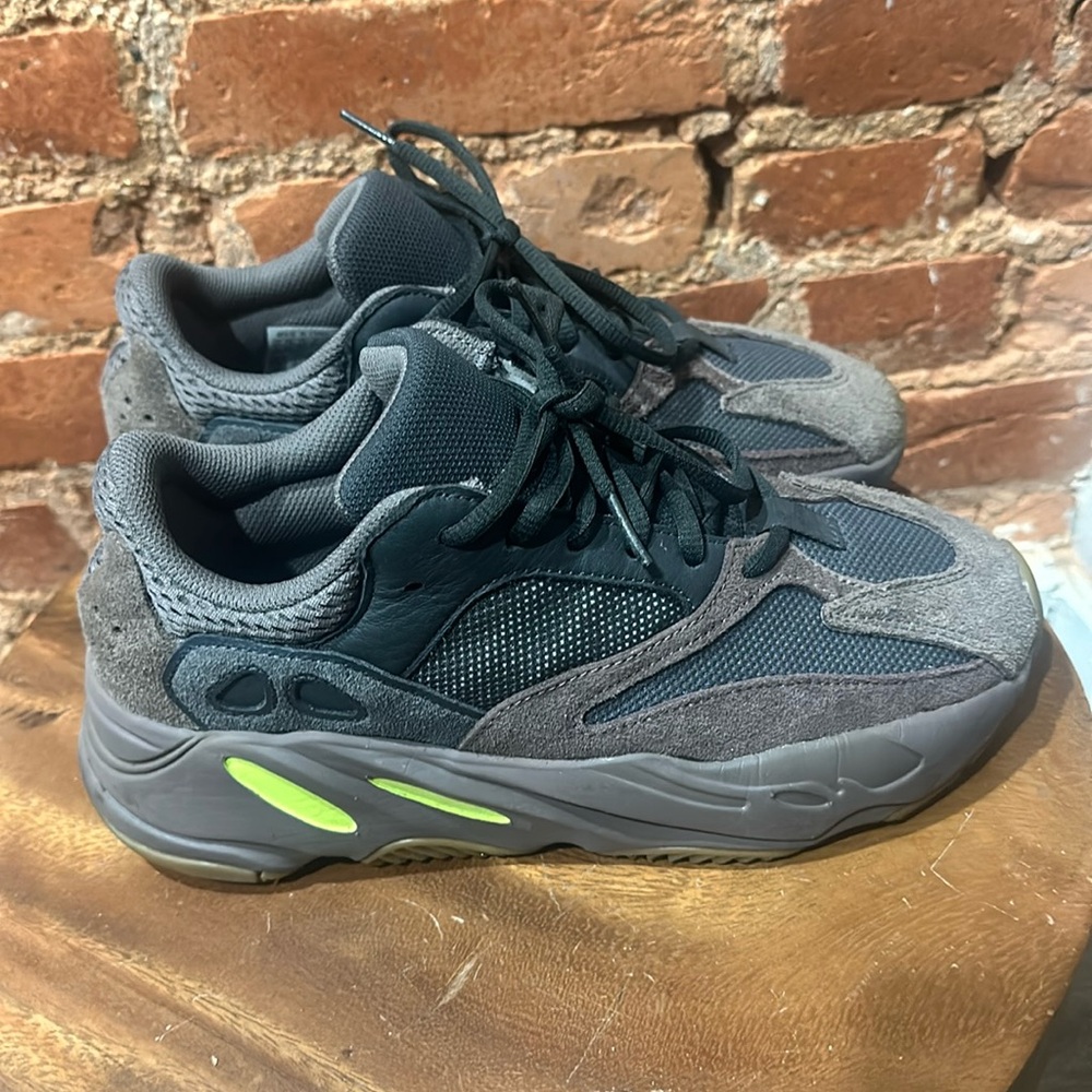 Yeezy Boost 700 ‘Mauve’